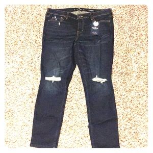 Hollister low rise supper skinny crop 13R NWT